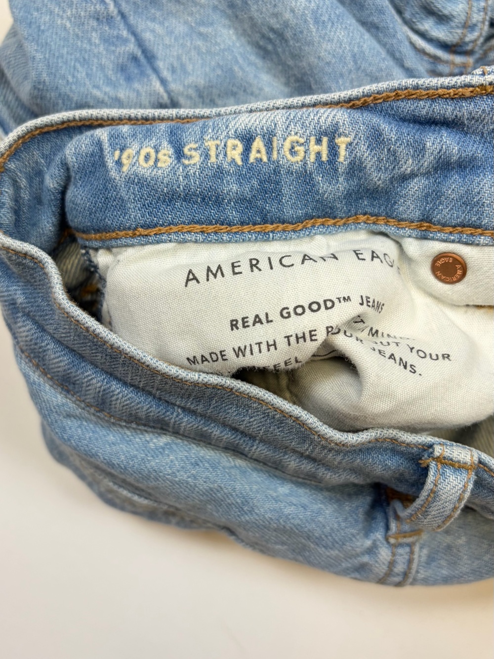 AMERICAN EAGLE 00 HIGH RISE STRAIGHT LEG DISTRESSED JEANS LIGHT WASH - Picture 4 of 9